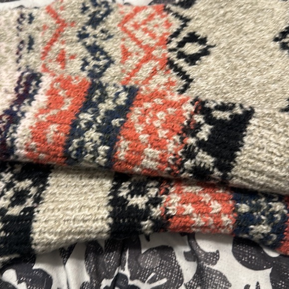 Scarf - Picture 2 of 3